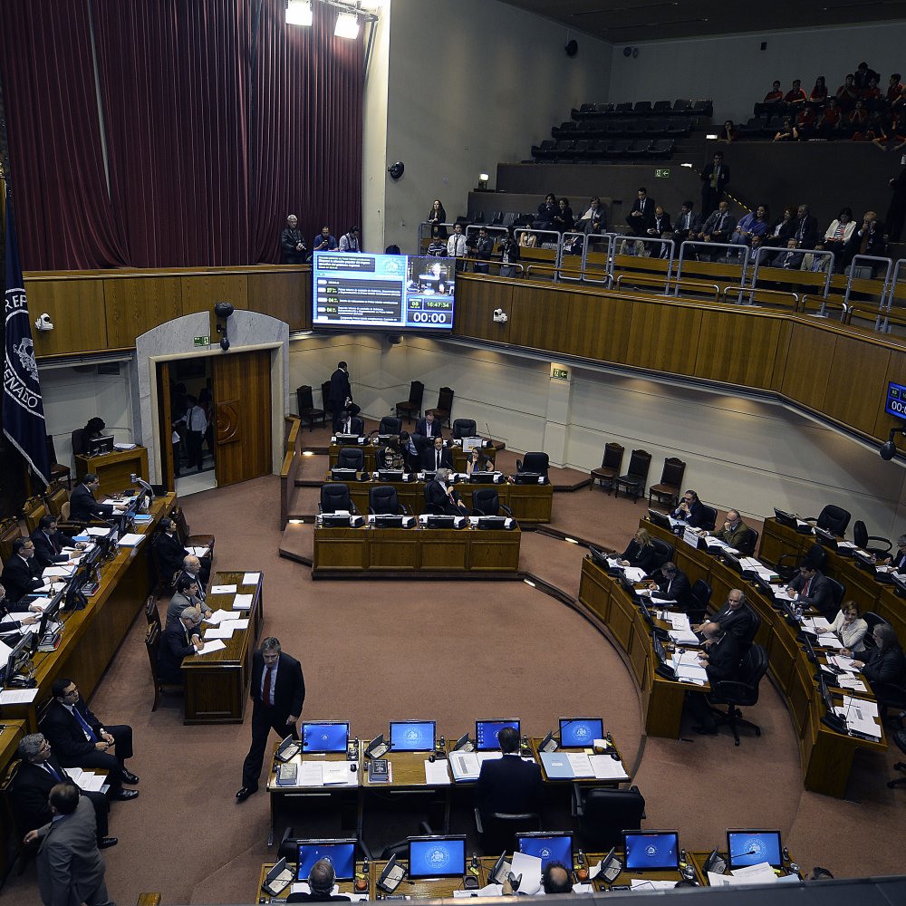 Pizarro emplazó a Lagos Weber por proyecto de elección de intendentes