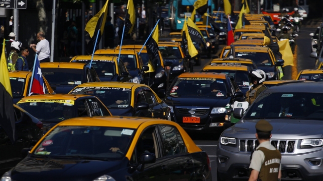 Taxistas: El Gobierno se está dando una vuelta muy larga con el proyecto