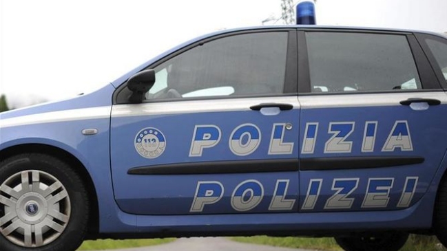 Policía italiana busca a jóvenes acusados de prender fuego a un anciano