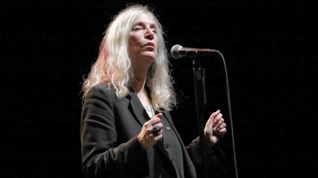 Patti Smith apaga la música en su nuevo libro