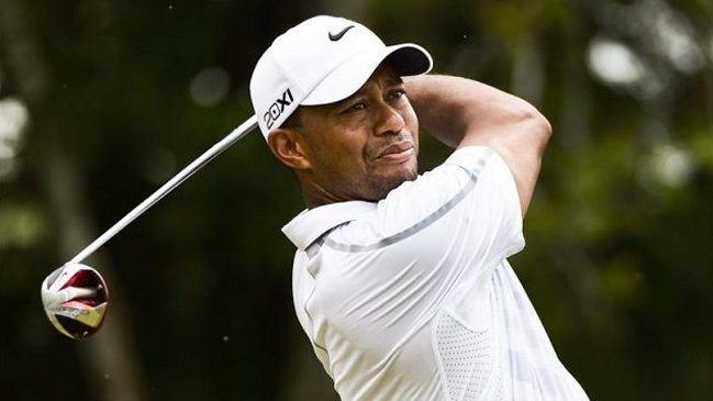  Woods pospuso su retorno al PGA  