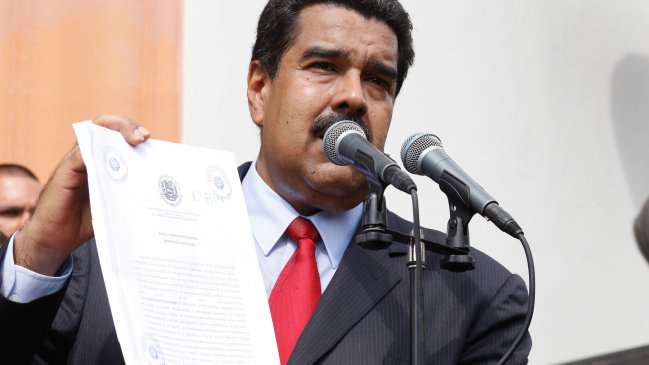 Maduro decretó presupuesto sin pasarlo al Parlamento y pidió apoyo 