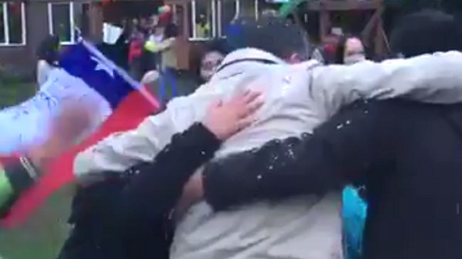 El emotivo recibimiento que tuvo en su colegio 