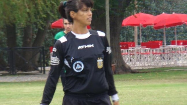 Jueza de línea denunció agresión de jugador en duelo de la cuarta división de Argentina