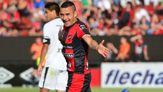 Atlético Patronato se alzó con la victoria ante Colón con Espinoza y Vargas en cancha