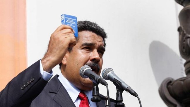 Parlamento venezolano dice que Maduro dio golpe de Estado a la Constitución