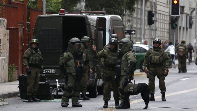 Objeto sospechoso movilizó amplio contingente policial en el centro de Santiago