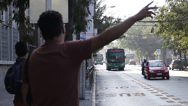 Independencia: Hombre intentó secuestrar a niña que esperaba micro a plena luz del día