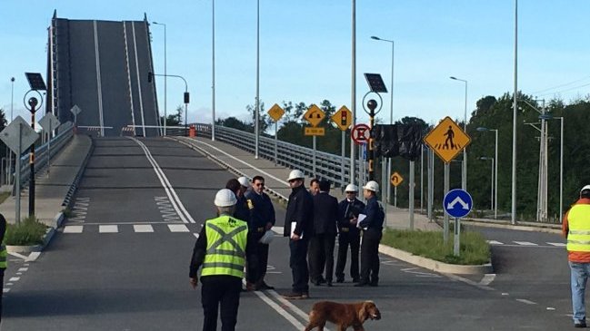 Fiscal que investiga construcción del puente Cau-Cau realiza diligencias en viaducto