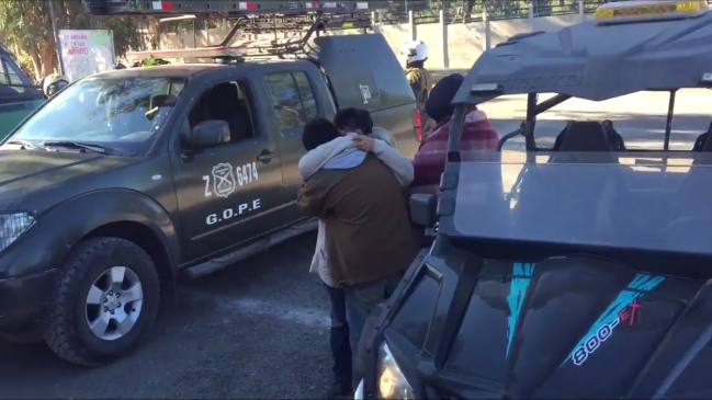 Jóvenes que se extraviaron en Quebrada de Macul ya están con sus familiares