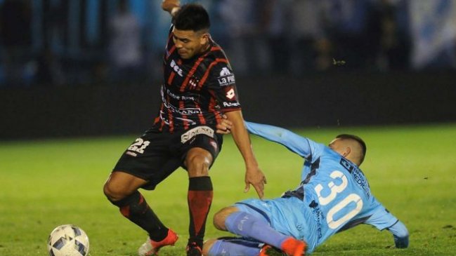Gonzalo Espinoza fue titular en triunfo de Patronato sobre Banfield en la liga argentina