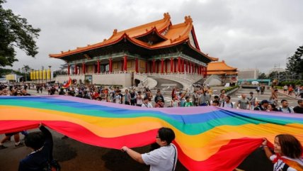   Colorida marcha por derechos LGTB en Taiwán 