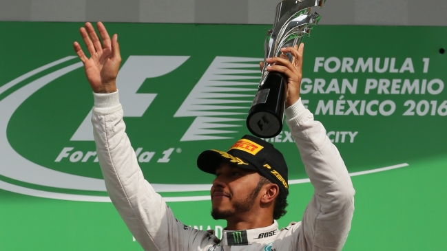 Lewis Hamilton ganó el Gran Premio de México y se acercó a Nico Rosberg en la Fórmula 1