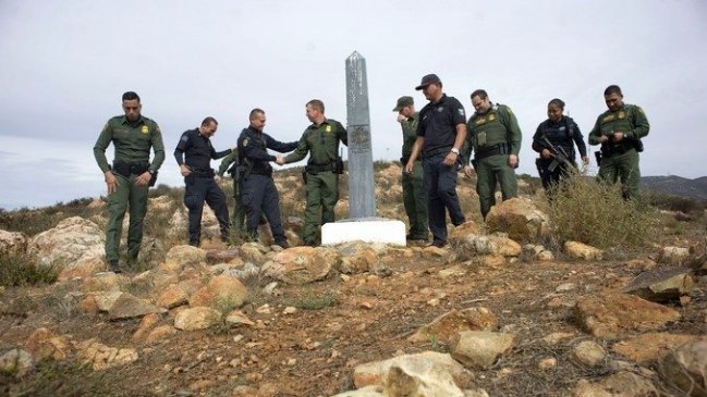 Estados Unidos refuerza la frontera de California con México