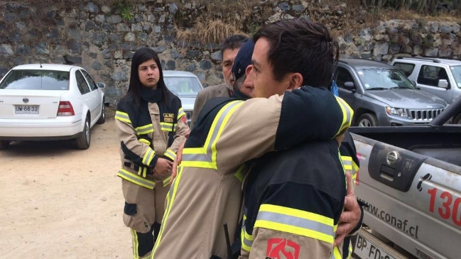 Rescataron en buenas condiciones a jóvenes extraviados en cerro La Campana