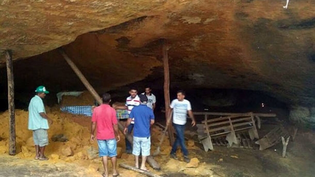 Derrumbe de gruta causó al menos 10 muertos durante misa en Brasil