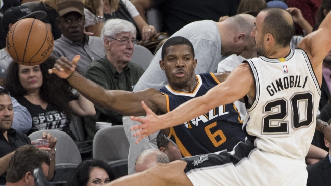 San Antonio Spurs sufrió su primera derrota tras caer ante Utah Jazz