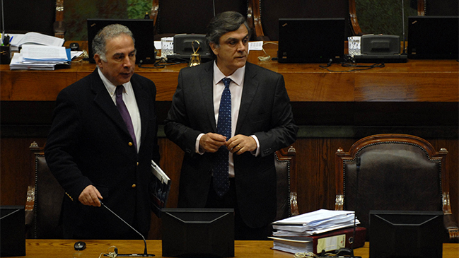 Investigan a Longueira y Galilea por permisos a 