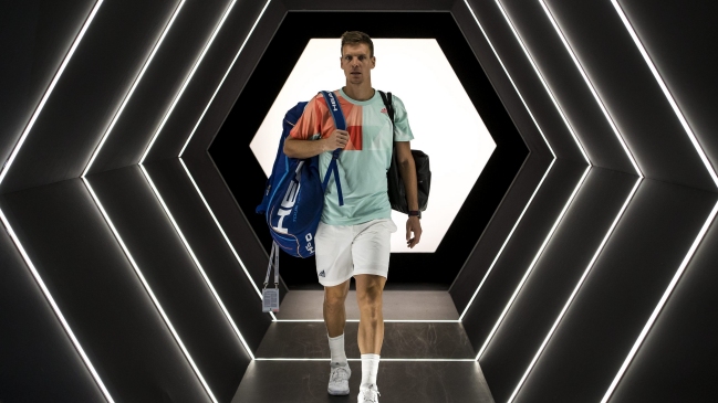 Tomas Berdych derrotó a Gilles Simon y accedió a cuartos de final en Paris-Bercy
