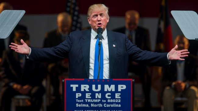 Trump pide a latinos y negros que le den el vital triunfo en Florida