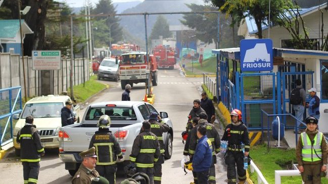 Autoridad levantó evacuación de Puerto Chacabuco tras incendio