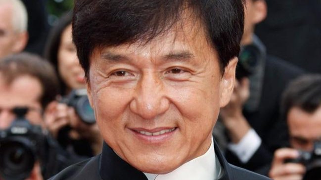 El legendario Jackie Chan recibió un Oscar honorífico por su extensa trayectoria