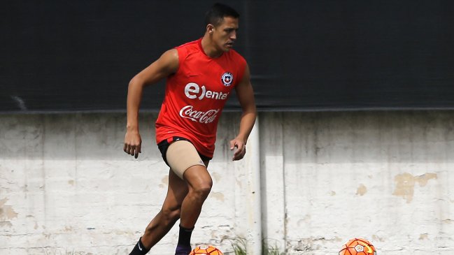 Alexis Sánchez trabajó con normalidad en el entrenamiento matutino de la selección