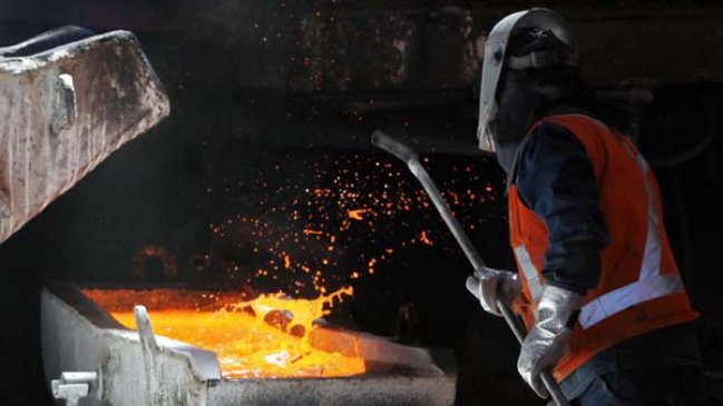 Precio del cobre abre la semana a la baja tras frenética alza por triunfo de Trump