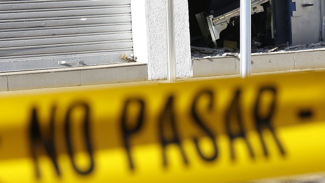 Sujetos robaron cajero automático de supermercado en Villa Alemana