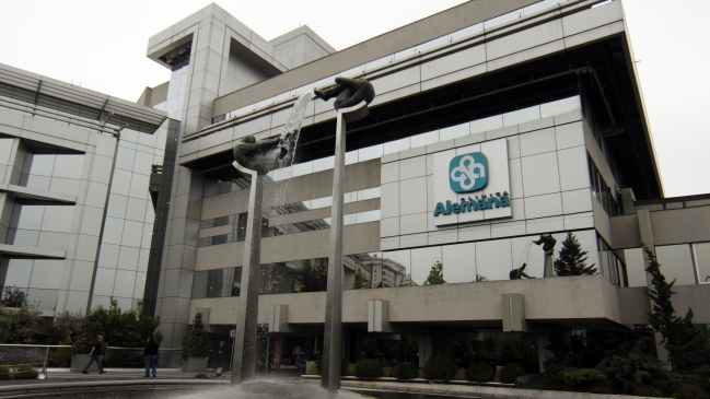 Clínica Alemana deberá incorporar identidad de menor transgénero en ficha clínica