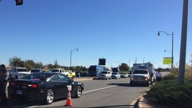 Un muerto en tiroteo que causó el cierre del aeropuerto de Oklahoma en EE.UU.