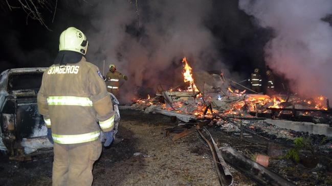 Incendio destruyó una vivienda en Capitán Pastene