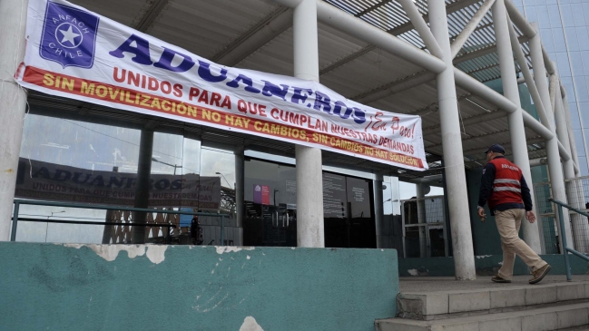 Trabajadores de Aduanas anunciaron paro indefinido desde el 23 de noviembre