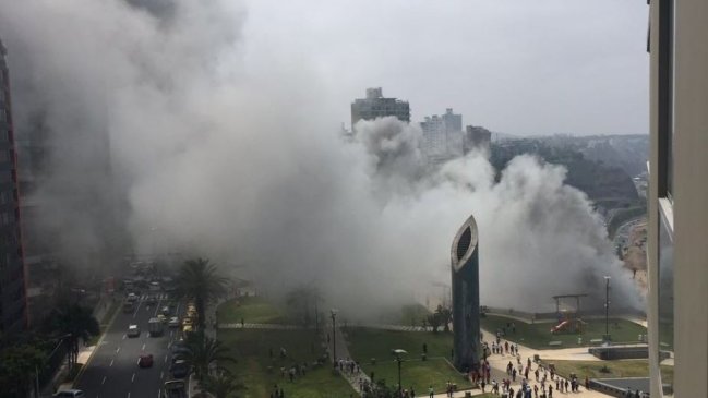 Al menos cuatro muertos en incendio en turístico centro comercial de Lima