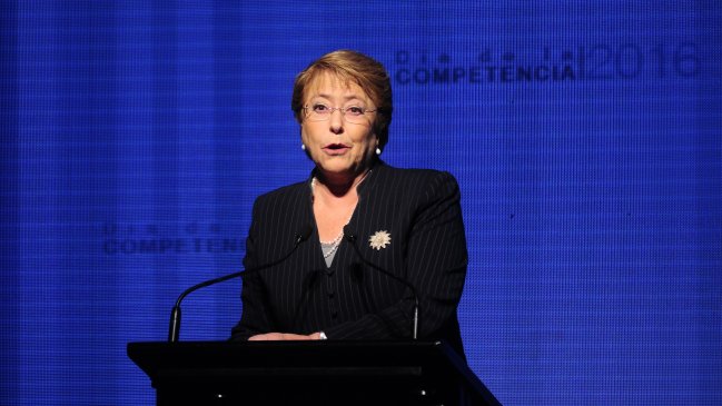 Bachelet llamó a empleados públicos a 