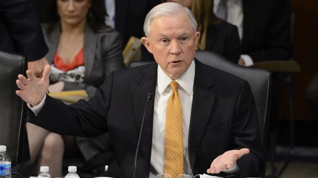 Las definiciones de Trump: Sessions como fiscal general y a Pompeo como director de CIA