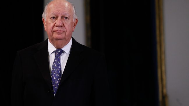 Lagos fustigó críticas a Bachelet por reajuste: Socialismo no es decir sí a cualquier demanda