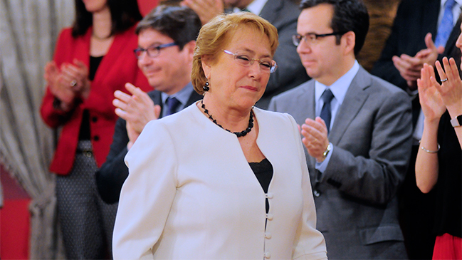Bachelet defendió al comité político y pidió 