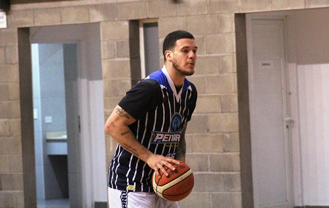 Sebastián Suárez fue goleador en triunfo de Peñarol en LNB de Argentina