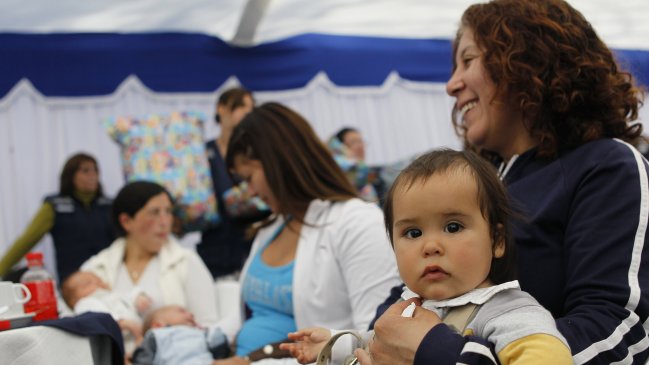 Mujeres destinan tres horas más que hombres a trabajos no remunerados