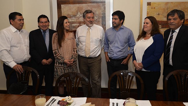 Diputado PS apoya a Guillier: Que el candidato presidencial sea militante es lo de menos