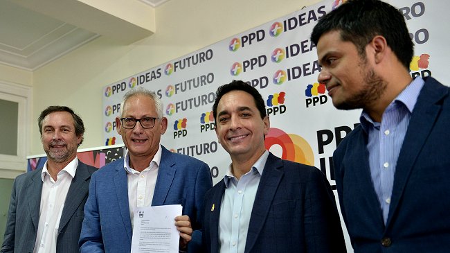 PPD criticó decisión del PS de hacer primarias internas