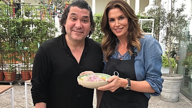 Cindy Crawford prepara ceviche con Gastón Acurio en Lima