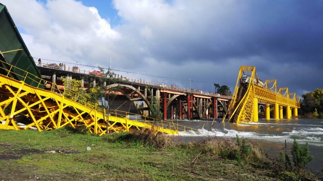 Ex intendente aseguró que se instalaron barreras para evitar contaminación del río Toltén