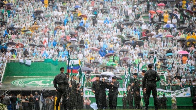 Chapecoense dio multitudinaria despedida a sus fallecidos en el Arena Condá