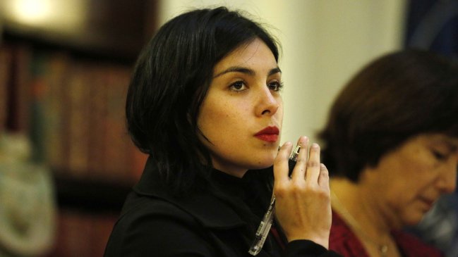 Policía encontró vehículo robado desde la vivienda de la diputada Karol Cariola