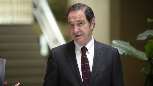 Senador Larraín denunció uso fraudulento de pasaportes chilenos para ingresar a EE.UU.