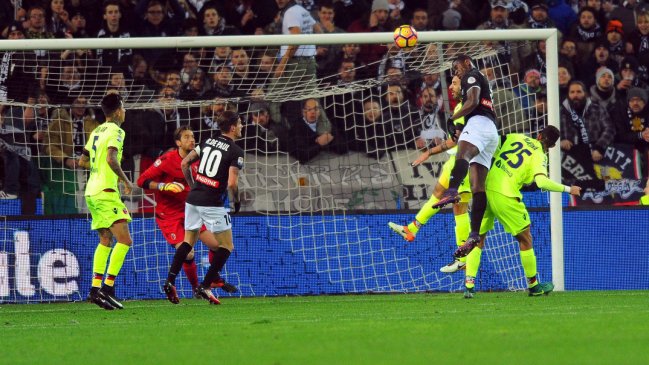 Erick Pulgar fue expulsado en caída de Bologna ante Udinese por la liga italiana