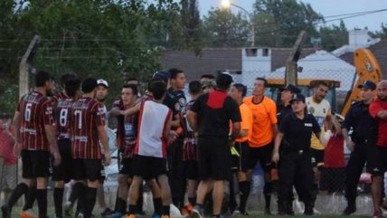 Arbitro del fútbol argentino fue duramente agredido tras suspender un partido