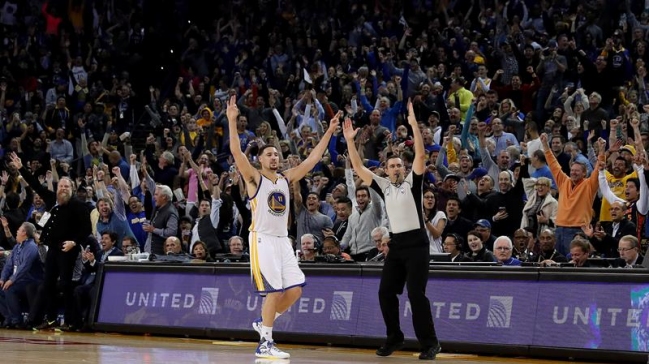 Klay Thompson anotó 60 puntos en otra noche histórica para los Warriors